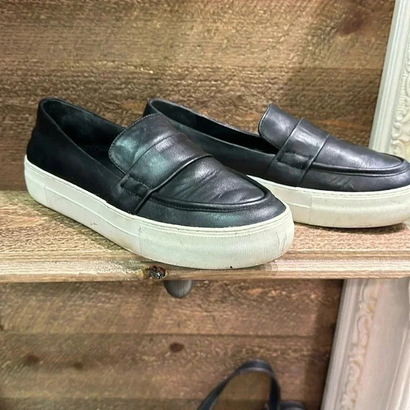 J/SLIDES LEATHER SLIP ON SNEAKERS SIZE 8.5 - Picture 1 of 8